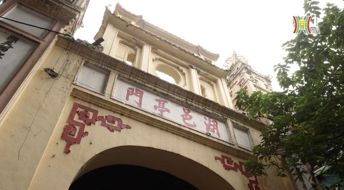 Cổng làng Hồ Khẩu là nơi in dấu biết bao kỉ niệm của người làng.