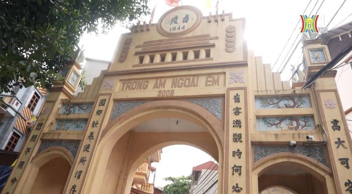 Cổng làng Trinh Lương (phường Phú Lương, Hà Đông).