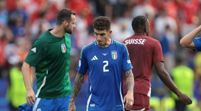 Hậu vệ Giovanni Di Lorenzo (Italy): Di Lorenzo đá chính 4 trận thì Italy để thua đến 2. Hậu vệ của Napoli trở thành điểm yếu bị các đối thủ liên tục khai thác tại EURO 2024.