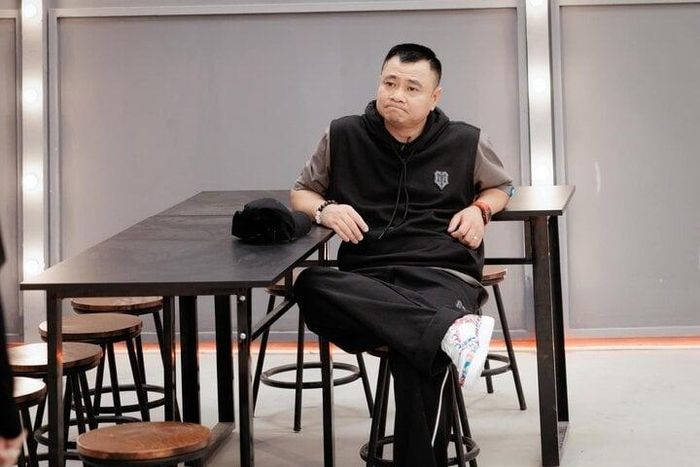 Tự Long đắn đo trước lời mời của nhóm Bằng Kiều và nhóm Soobin.