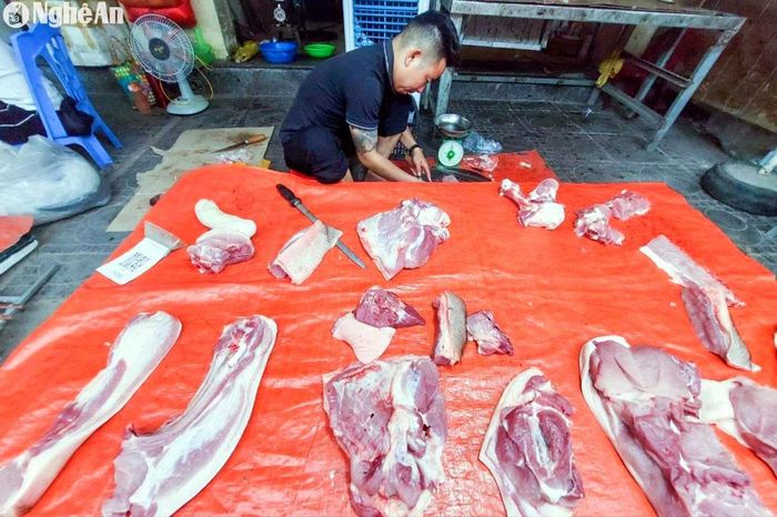 Riêng thịt lợn, từ đầu tháng 5 đến nay liên tục tăng giá. Theo đó, mỗi kg thịt lợn tăng thêm 10.000 - 20.000 đồng. Ảnh: Thanh Phúc
