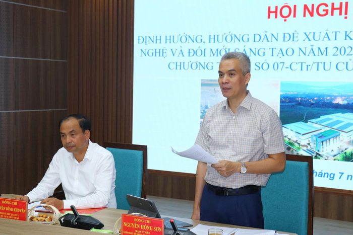 Giám đốc Sở Khoa học và Công nghệ Nguyễn Hồng Sơn chủ trì buổi làm việc. Ảnh: Thu Hằng