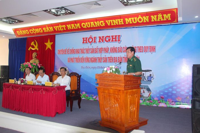 Đại biểu tham luận tại hội nghị.