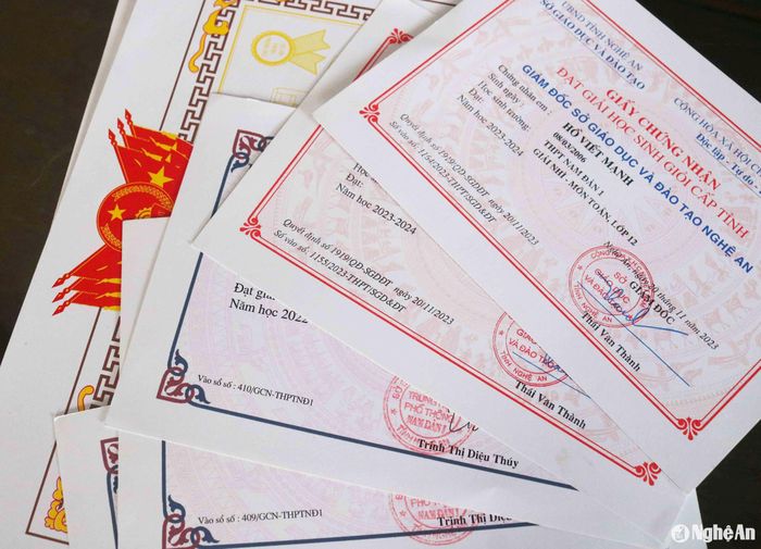 Mạnh đạt được nhiều thành tích trong học tập. Ảnh: Huy Thư