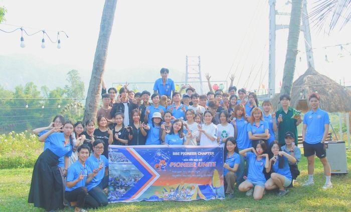 Các thành viên Pioneer hào hứng trong buổi họp “Gắn kết nội bộ”. Ảnh: NHẬT LINH