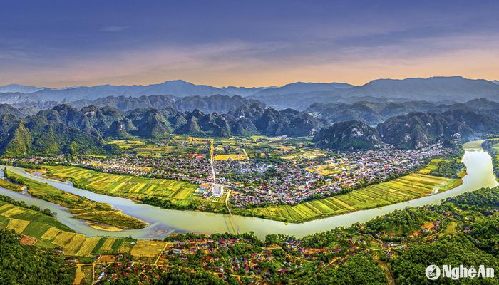 Toàn cảnh thị trấn Trà Lân mới. Ảnh: Nguyễn Cảnh Hùng