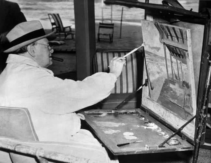 Winston Churchill vẽ cảnh bãi biển ở Miami, Florida (1946). Ảnh: Central Press/Getty Images