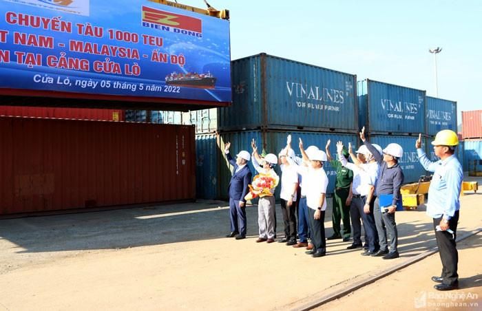 Cảng Nghệ Tĩnh mở tuyến container về ăn hàng năm 2022. Ảnh: Quang An