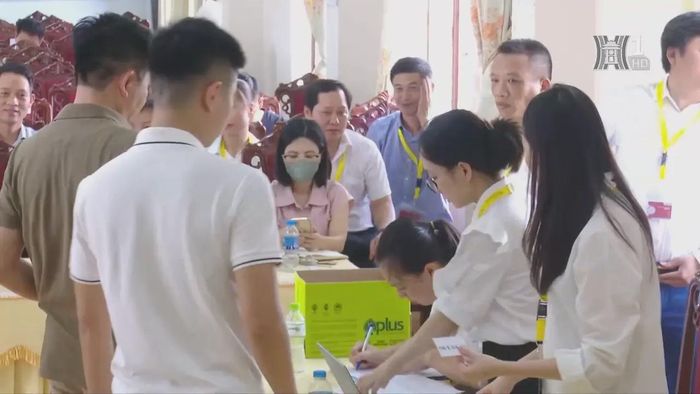 Dự án đầu tư thì tiền đặt trước tối thiểu là 10% và tối đa là 20% giá khởi điểm.
