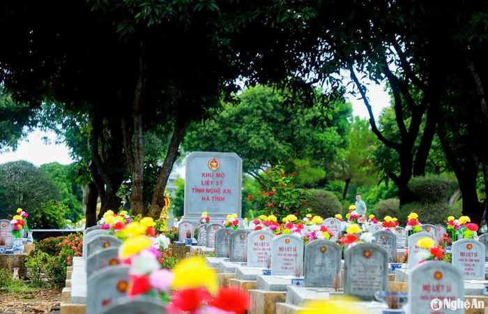 Tại Nghĩa trang liệt sĩ huyện Vĩnh Linh, tỉnh Quảng Trị có 800 liệt sĩ quê Nghệ Tĩnh đang yên nghỉ. Ảnh: Thành Duy