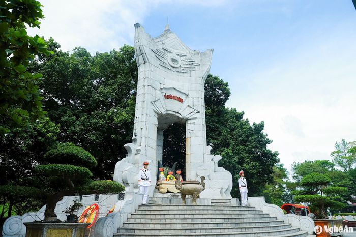 Đài tưởng niệm Nghĩa trang Liệt sĩ Quốc gia Trường Sơn. Ảnh: Thành Duy