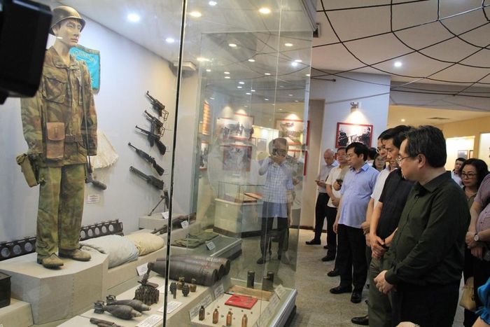 Một góc Khu trưng bày những hiện vật lịch sử.