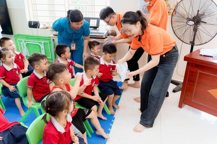 Những dự án bổ ích mùa hè giúp các em học sinh, sinh viên rời xa máy tính, điện thoại. (Nguồn: Khuất Thị Hoa)