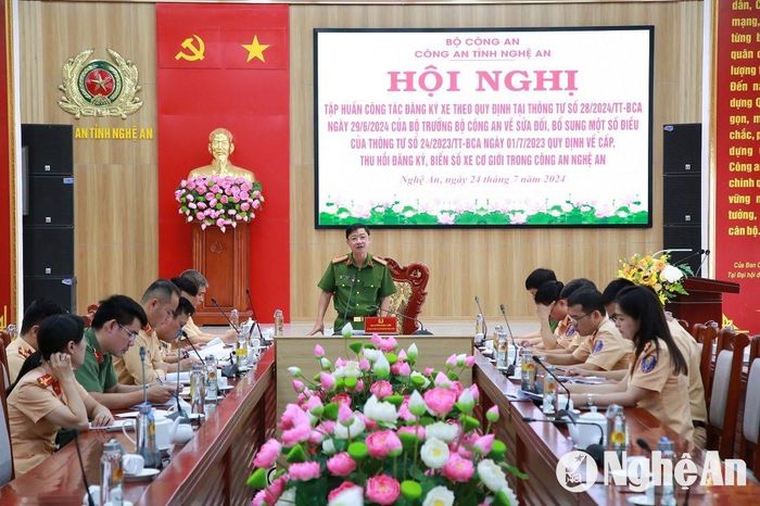Đại tá Trần Ngọc Tuấn - Phó Giám đốc Công an tỉnh chỉ đạo tại hội nghị tập huấn. Ảnh: Trọng Tuấn