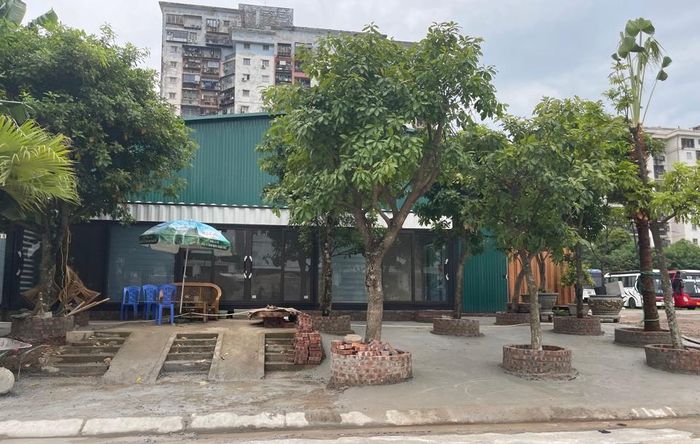 Hàng loạt hạng mục vi phạm trật tự xây dựng, trật tự đô thị tại ô đất đã hoàn thành giải phóng mặt bằng.