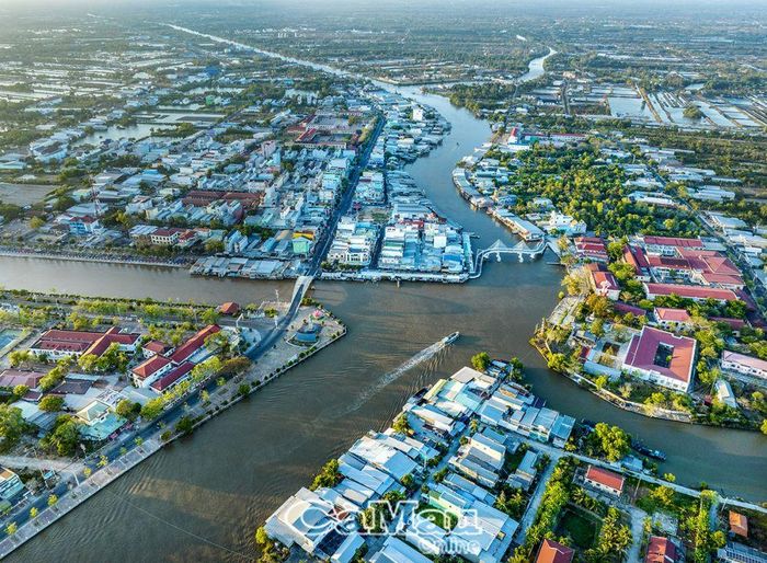 Thị trấn Ðầm Dơi, huyện Ðầm Dơi, từng bước được đô thị hoá.
