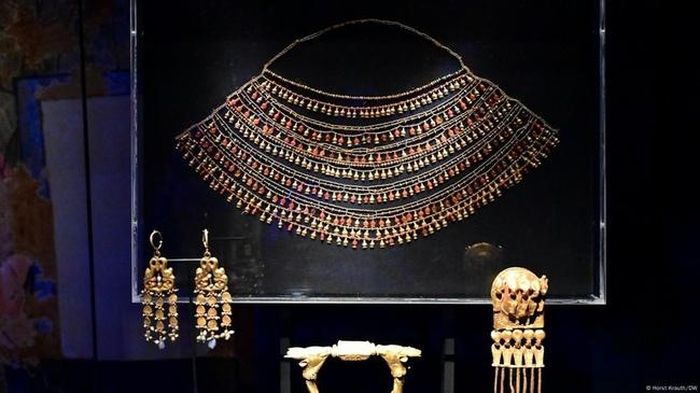 Đồ trang sức tinh xảo nằm trong số đồ vật được chôn cất cùng pharaoh Ramses II