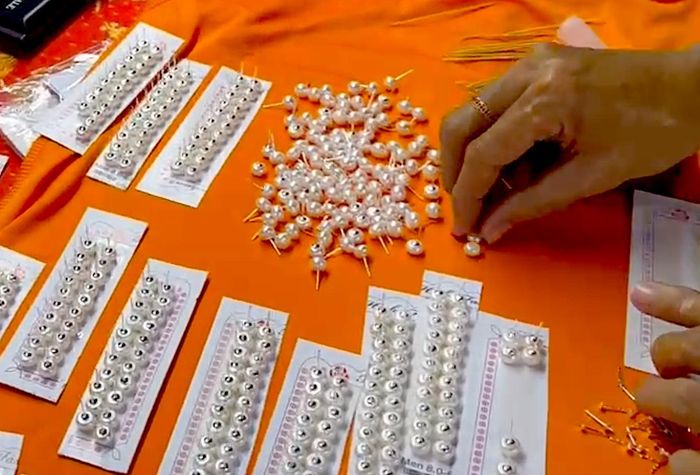  Nhiều sản phẩm bạc đẹp, tinh xảo do các học trò của ông Long chế tác 