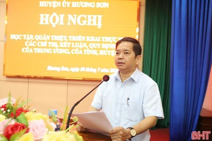  Bí thư Huyện ủy Bùi Nhân Sâm phát biểu kết luận hội nghị 