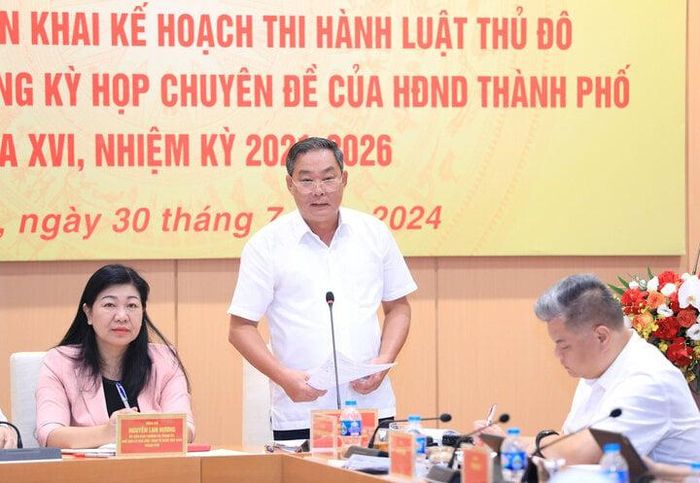 Phó Chủ tịch Thường trực UBND thành phố Lê Hồng Sơn phát biểu tại hội nghị. (Ảnh: Tiến Thành).