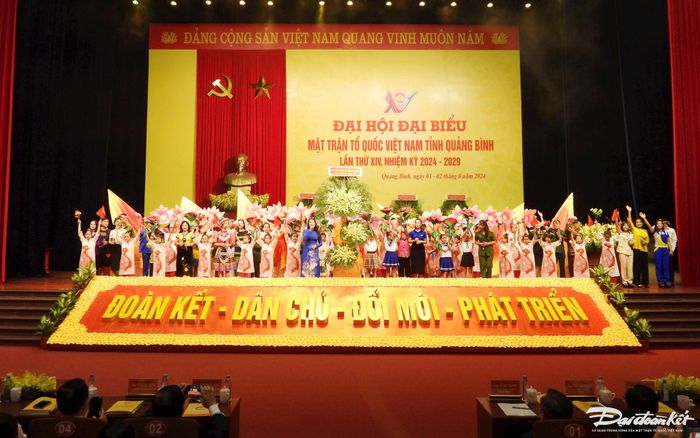 Chương trình văn nghệ chào mừng Đại hội. Ảnh: X.T