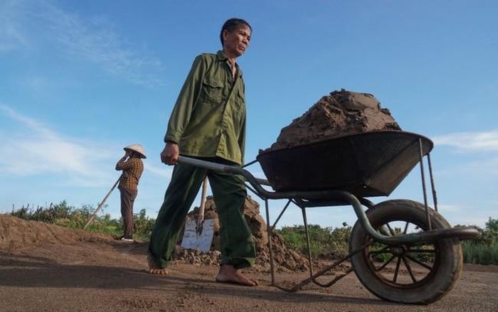 Xe cút kít bằng sắt của năm 2024