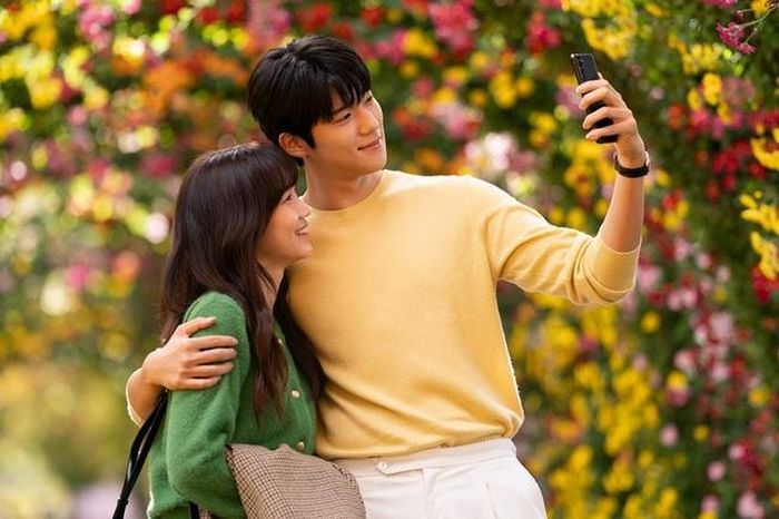 Shin Hyun Been và Moon Sang Min trong phim "Cinderella At 2 AM"