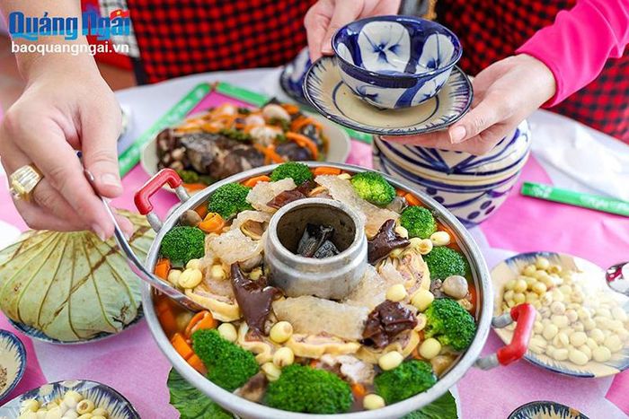 Món lẩu cù lao dân dã, đậm vị được chế biến công phu