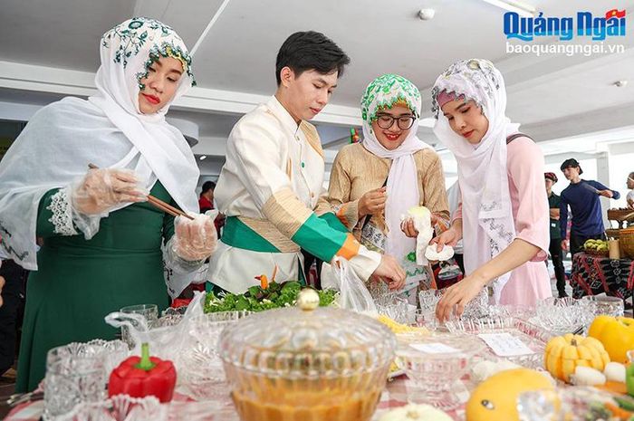 Đoàn An Giang chuẩn bị các món ăn truyền thống đặc sắc của người Chăm