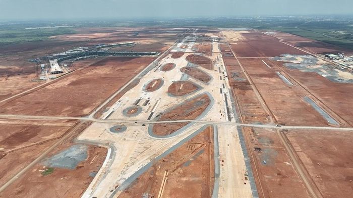 Đường băng số 1 Dự án Sân bay Long Thành đang được xây dựng.