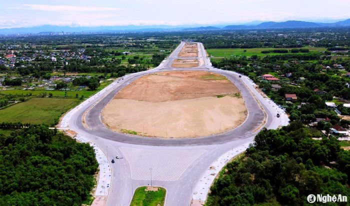 Đại lộ Vinh - Cửa Lò giai đoạn 2 là tuyến huyết mạch của Nghệ An kết nối thành phố Vinh với TX Cửa Lò, cũng là tuyến đường lớn nhất ở Nghệ An hiện nay. Ảnh: Xuân Hoàng