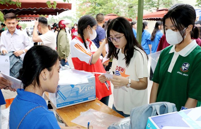 Thí sinh tham dự Kỳ thi tốt nghiệp THPT năm 2024. Ảnh: Mỹ Hà