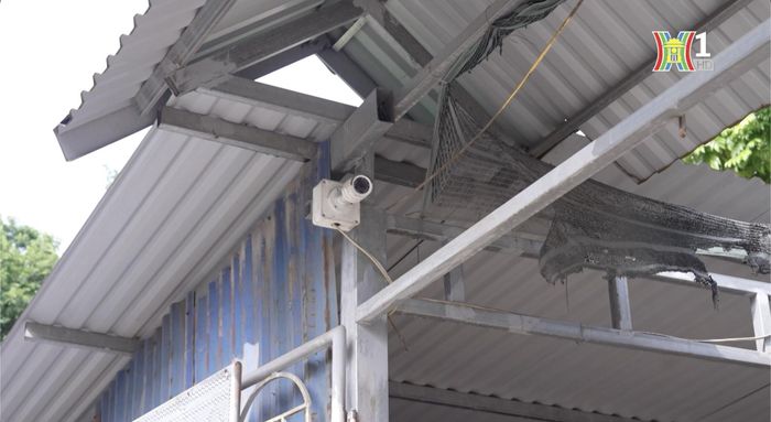 Các hộ trông xe đều lắp đặt camera đảm bảo an toàn cho tài sản của người gửi.