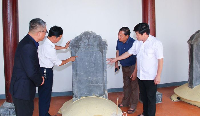 Nhà bia với 3 tấm bia đá ghi danh 267 vị tiến sĩ, cử nhân, tú tài đậu đạt ở các thế kỷ XV-XVIII, tại xã Thanh Liên. Ảnh: Mai Hoa