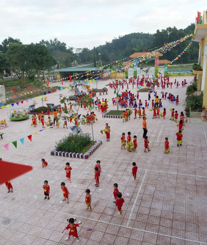 Tăng cường cơ sở vật chất cho các trường học thực hiện sáp nhập trường nhằm tinh giản biên chế. Ảnh: Mai Hoa