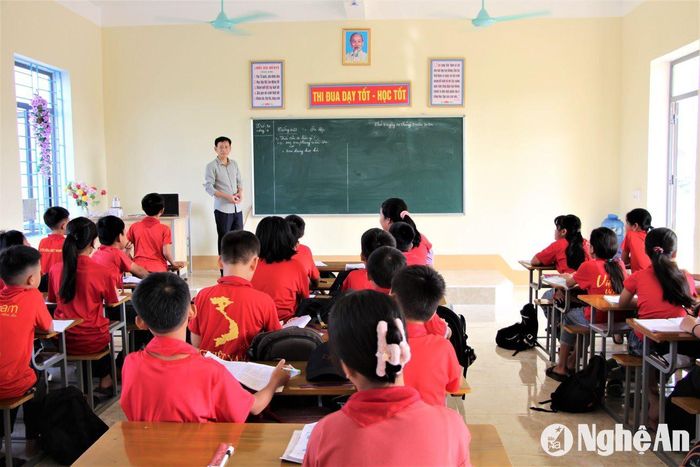 Hệ thống cơ sở vật chất và lớp học khang trang ở Trường Tiểu học Ngọc Sơn. Ảnh: Thanh Lê