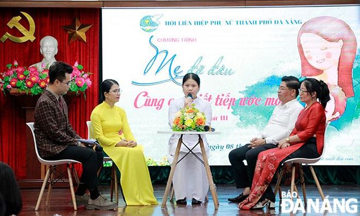 Giao lưu với các tập thể, cá nhân có nhiều đóng góp, hỗ trợ trong triển khai chương trình "Mẹ đỡ đầu". Ảnh: X.D