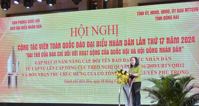 Phó Bí thư Thường trực Tỉnh ủy, Chủ tịch HĐND tỉnh Phú Yên Cao Thị Hòa An tham luận tại hội nghị. Ảnh: Hồ Long