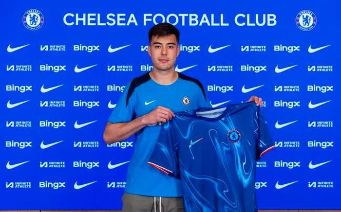 Aaron Anselmino ra mắt Chelsea.