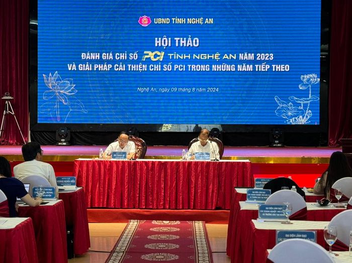 Các đồng chí chủ trì hội thảo. Ảnh: Nguyễn Hải