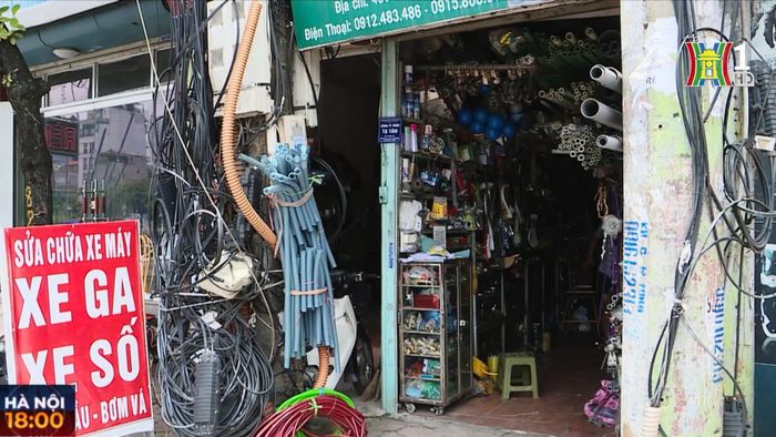 Anh Hoàng Thanh Sơn đã chung sống cùng với nỗi sợ hàng trăm dây điện cuốn rối vào nhau.