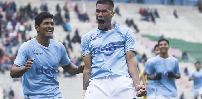 Khả năng không chiến của Sebastían Zaracho là rất tốt. Ảnh tư liệu: Elfutbolero