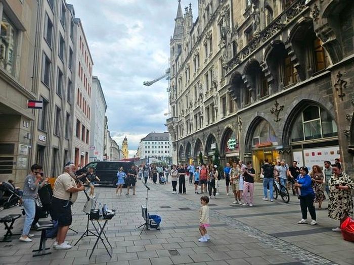 Khung cảnh vừa cổ kính vừa hiện đại ở trung tâm TP Munich - Đức. Ảnh: THÁI PHƯƠNG
