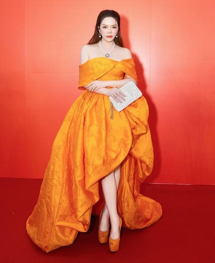 Chính vì thế, Lý Nhã Kỳ luôn được những nhà thiết kế và nhãn hàng săn đón, mong muốn cô góp mặt trong những sự kiện thời trang đặc biệt.