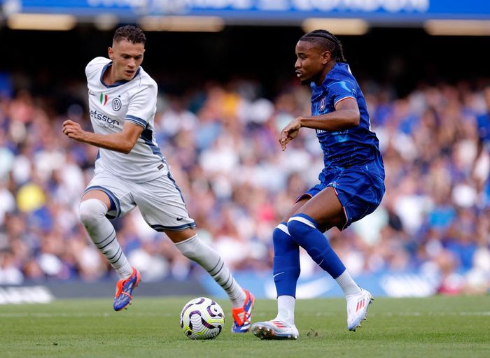 Sang hiệp hai, Chelsea dồn toàn lực tấn công