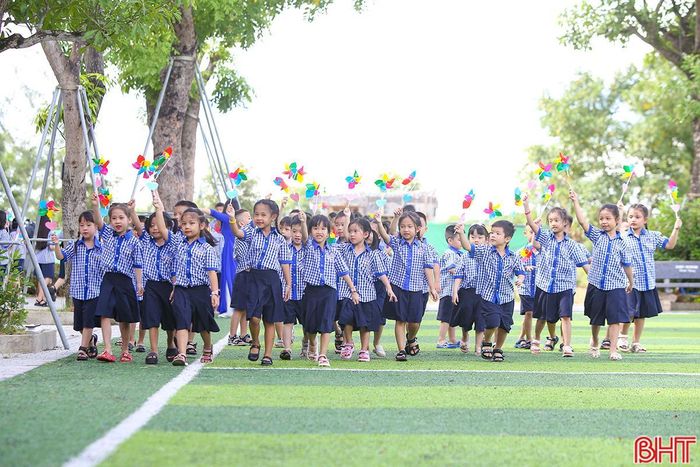  ...để thắt chặt tình đoàn kết, cùng nhau hướng tới một năm học mới với nhiều niềm vui và thành công mới. 