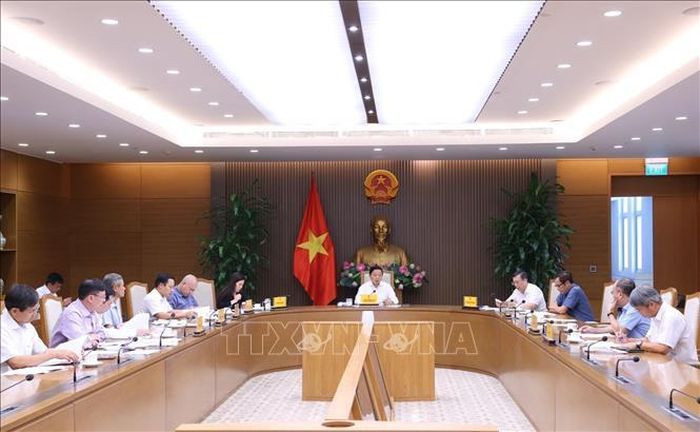 Phó Thủ tướng Trần Hồng Hà chủ trì cuộc họp. Ảnh: Văn Điệp/TTXVN