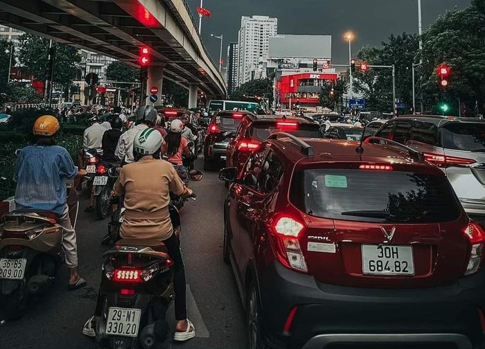 Tại khu vực ven Thủ đô cũng xảy ra ùn tắc giao thông cục bộ.
