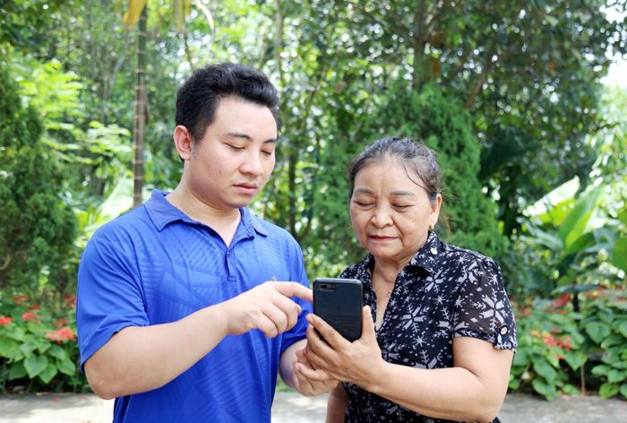 Được sự hỗ trợ của mạng lưới Tổ công nghệ số cộng đồng, kỹ năng số cơ bản của người dân đã cải thiện.