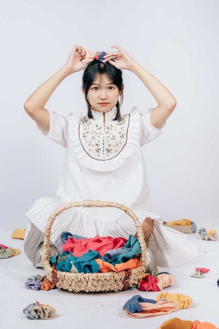 Phương Duyên hiện là sinh viên của Đại học Văn Lang, ngành Truyền thông đa phương tiện. Cô tích cực tham gia các hoạt động tại trường. Ngoài khả năng ca hát, Phương Duyên còn thử sức với công việc dẫn chương trình sự kiện.